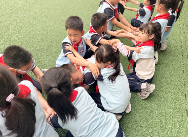 从游戏到感悟：泰安八十八医院心理科专家为小学生开启生命教育之旅